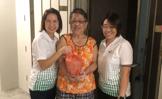 Distribution photo - Adeline w Huiting